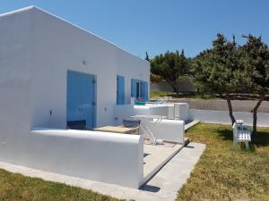 Sarakiniko Rooms Milos Greece