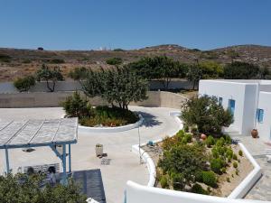 Sarakiniko Rooms Milos Greece