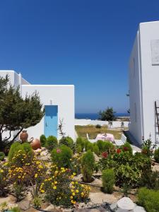 Sarakiniko Rooms Milos Greece