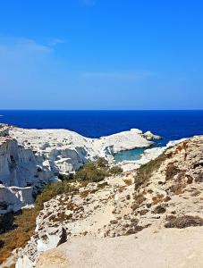 Sarakiniko Rooms Milos Greece