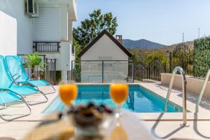 House Luce with pool