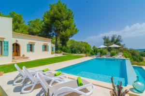 Three-Bedroom Villa room in Son Mora