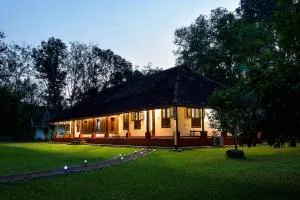 Kuruvinakunnel Tharavadu - Karimkunnum