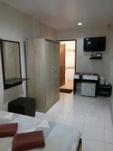 Living Room Guesthouse & Cafe Bar - Karon Beach