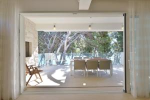 Chiponsky One - 5 star beachfront property