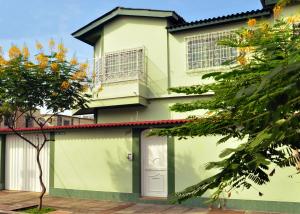 Hotel Jeshua Simmonds