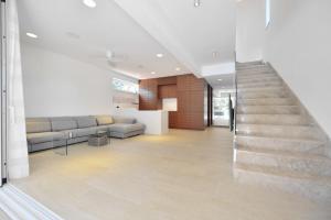 Chiponsky One - 5 star beachfront property