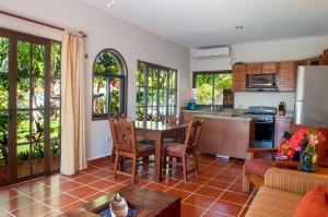 Casa Anita - Relaxing Home Steps from the Puerto Morelos Beach