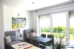 Studio apartment Miramare breakfast and parking