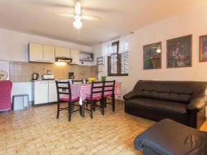 Roomy Apartment in Seline with Garden