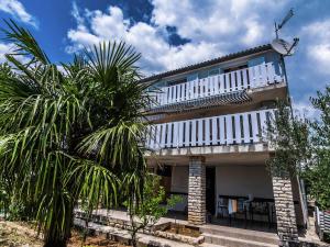 Roomy Apartment in Seline with Garden