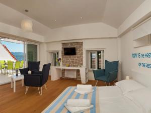 Sea-View Villa in Bol with Sauna & bubble bath