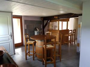 Chalets La jonquille jacuzzi et sauna : photos des chambres