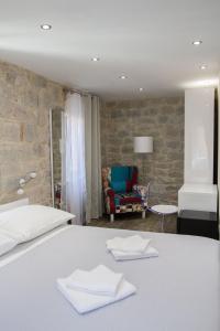 Elegant Residence Rooms & Apartments