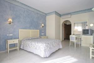 Double or Twin Room with Side Sea View room in Gran Sol