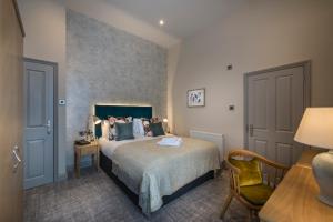 Standard Double Room room in The Three Swans Hotel Hungerford Berkshire