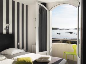 Hotels Le Castel Ac'h : Chambre Double avec Balcon