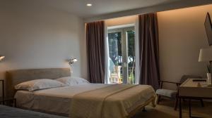 Triple Room with Sea View room in Hotel Villa Elsa
