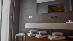Superior Triple Room with Sea View room in Hotel Villa Elsa