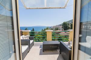 Piano Nobile & Penthouse in Villa Near Beach