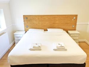 Superior Double or Twin Room room in Gidea Park Hotel