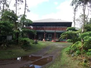 Aloha Crater Lodge - North Hilo