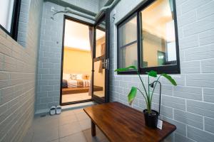 Phòng Gia Đình Với Phòng Tắm Chung (Family Room with Shared Bathroom)