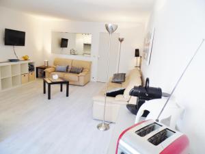 CANNES plage 2mn45m2vue merinernetclimparking privé