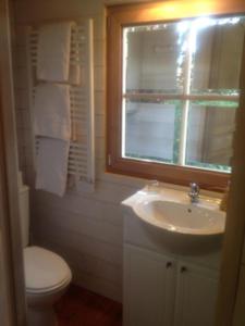 Maisons d'hotes Les Roulottes de la Baronnie : Cottage