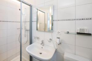 Triple Room with Bathroom room in Hotel Sonnenberg