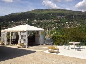 B&B / Chambres d'hotes B&B with charm, quiet, kitchen, sw pool. : photos des chambres