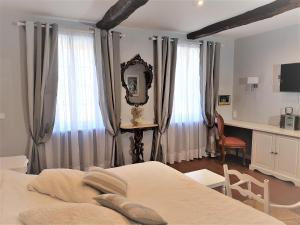 B&B / Chambres d'hotes B&B with charm, quiet, kitchen, sw pool. : photos des chambres