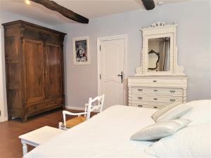 B&B / Chambres d'hotes B&B with charm, quiet, kitchen, sw pool. : photos des chambres