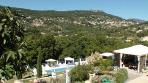 B&B / Chambres d'hotes B&B with charm, quiet, kitchen, sw pool. : photos des chambres