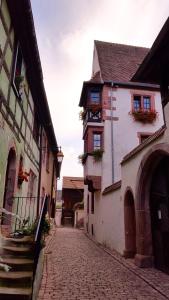 B&B / Chambres d'hotes ADRIHOF a Riquewihr, Cour de l'Abbaye d'Autrey : photos des chambres