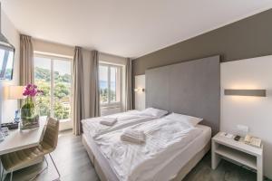 Double Room with Balcony & Partial Lake View room in Prealpina