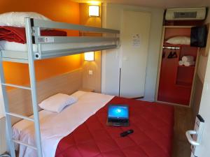 Hotels Premiere Classe Lyon Ouest - Tassin : Chambre Triple (1 Lit Double et 1 Lit Simple)