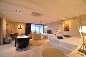 Deluxe Suite with Sea View