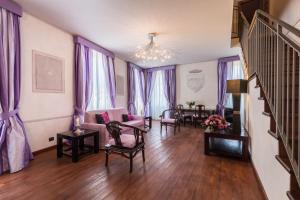 Superior King Suite room in Castello di Pontebosio Luxury Resort