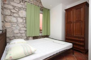 Apartment Gradac 6661a