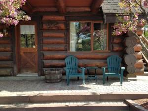 King Room with Pool View room in Nootka Lodge