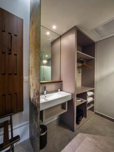 Bathroom, Tune Hotel KLIA-KLIA2, Airport Transit Hotel in Kuala Lumpur
