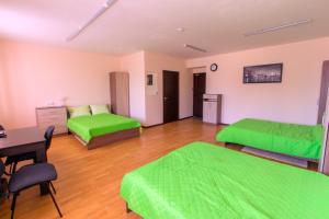 Classic Triple Room room in Hotel Expromed