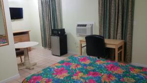 King Room - Disability Access room in Travelers Inn - Clearwater