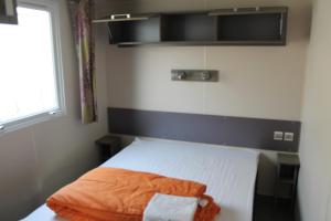 Bungalow (4 Adults + 2 Children) room in Camping des Roses