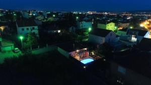 Holiday home Orange with heated pool and parking