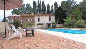 Maisons d'hotes Chambres d'hotes La Luciole : Chambre Quadruple