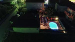 Holiday home Orange with heated pool and parking