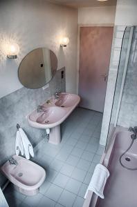 Hotels Logis Hotel de france : photos des chambres