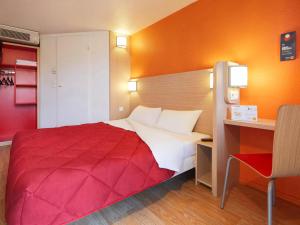 Hotels Premiere Classe Paris Ouest - Nanterre - La Defense : photos des chambres